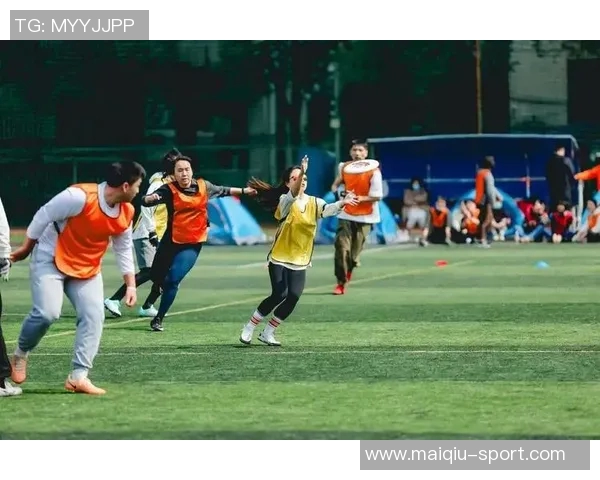 重庆飞盘队与广州飞盘队赛后复盘团队协作与竞技精神的深度剖析 重庆飞盘队与广州飞盘队赛后复盘团队协作与竞技精神的深度剖析